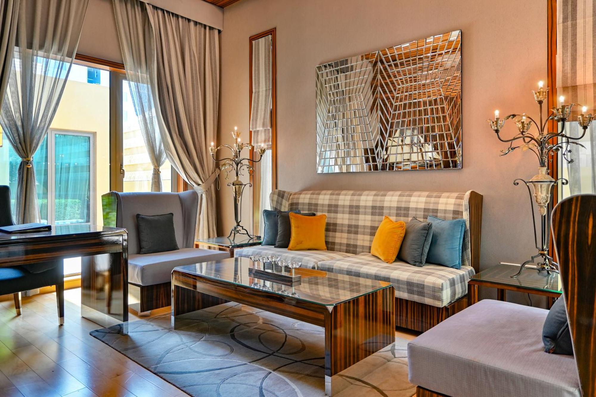 Palavra Resort Manama Eksteriør bilde A living room at the hotel
