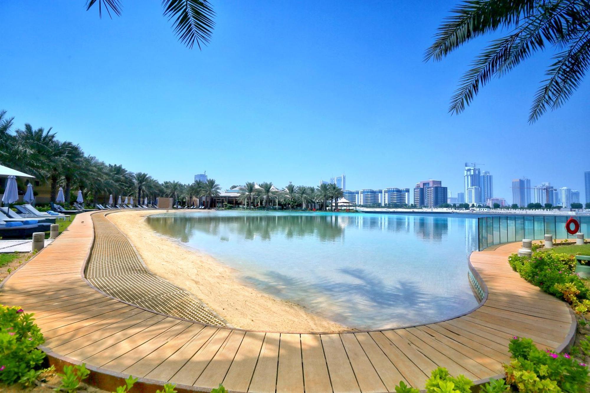 Palavra Resort Manama Eksteriør bilde The Lagoon