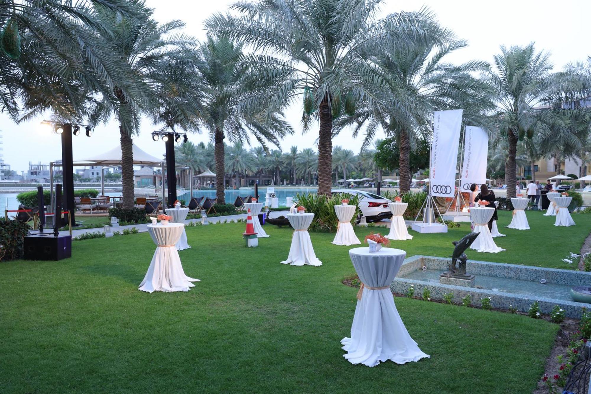 Palavra Resort Manama Eksteriør bilde The lawns at the Jumeirah Creek Hotel