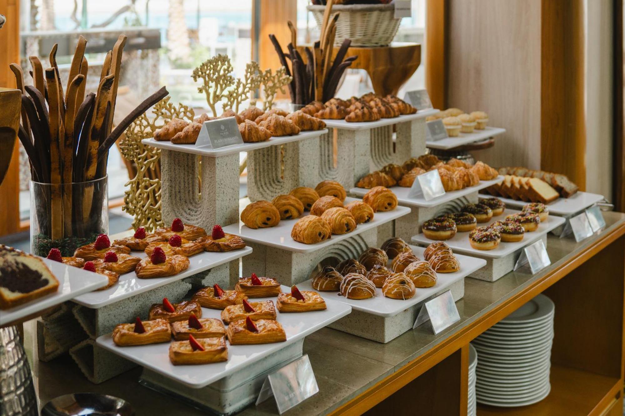Palavra Resort Manama Eksteriør bilde A selection of pastries