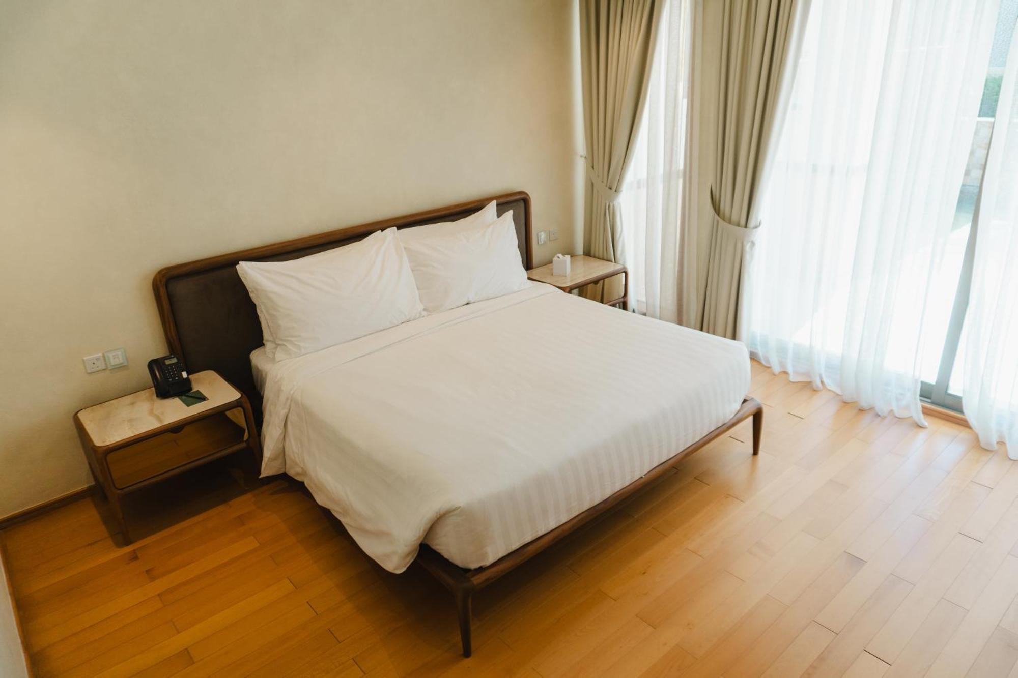 Palavra Resort Manama Eksteriør bilde A bedroom in a hotel