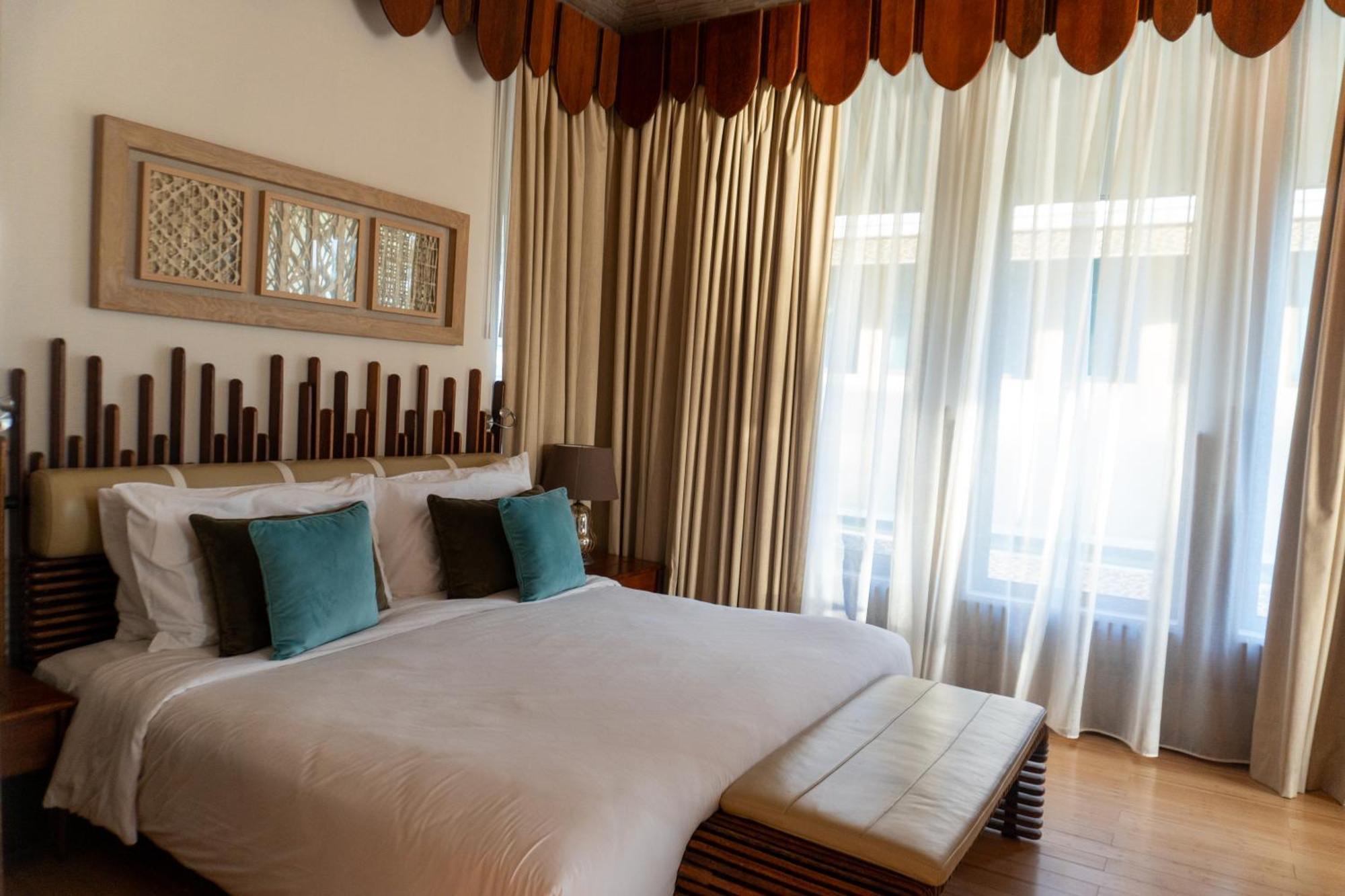 Palavra Resort Manama Eksteriør bilde A bedroom at the hotel