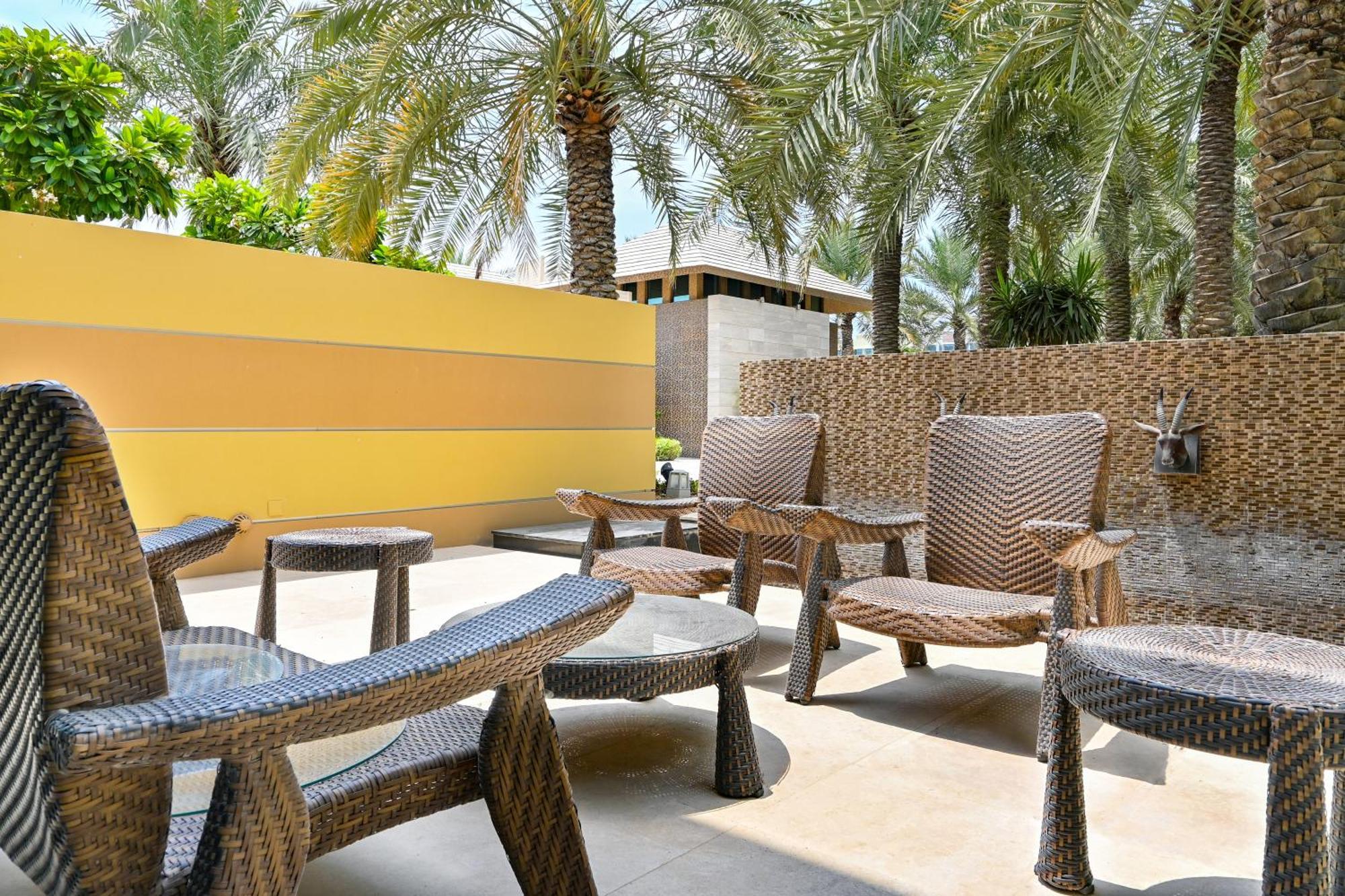 Palavra Resort Manama Eksteriør bilde The Palm Beach Hotel