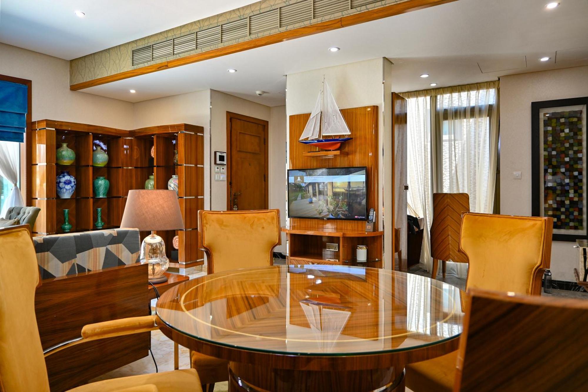 Palavra Resort Manama Eksteriør bilde A dining room in a house in India
