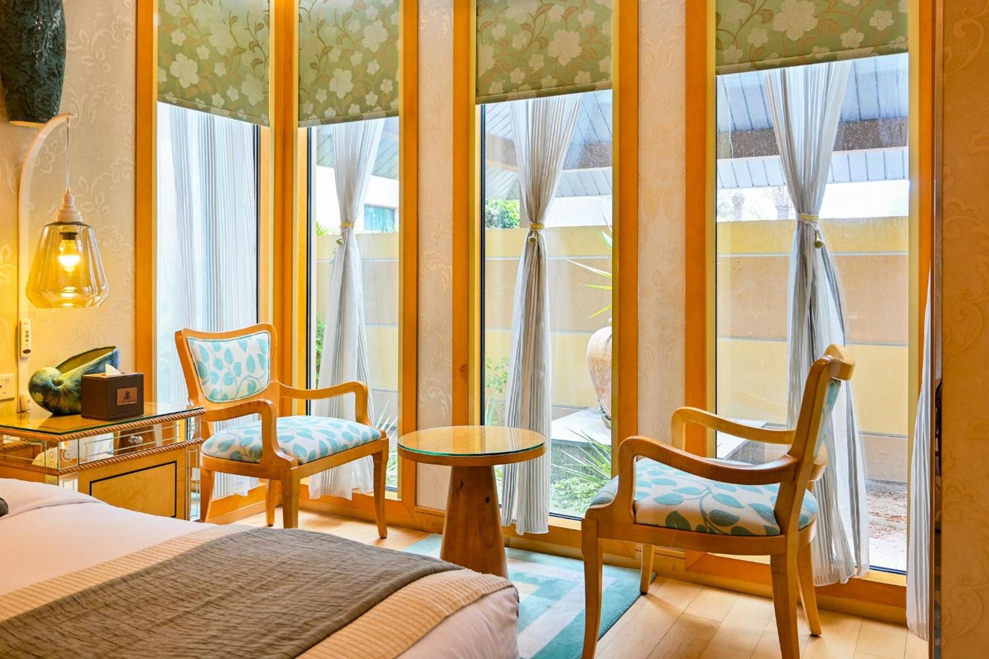 Palavra Resort Manama Eksteriør bilde A room at the hotel